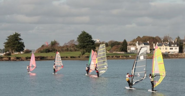  Salida de windsurf en grupo 